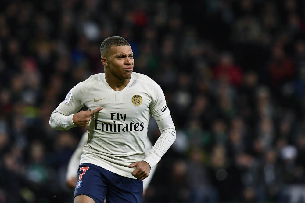 何小鹏宣布“高管先飞计划”：量产交付前，管理者飞行里程必须超过5000公里